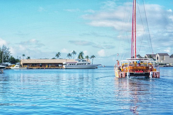 Honolulu Sunset Sail from Kewalo Harbor Including Drinks, photo 7 of 10