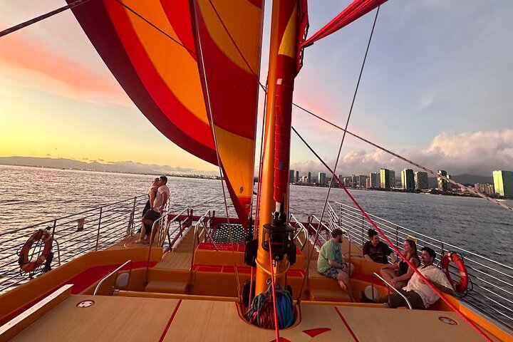 Honolulu Sunset Sail from Kewalo Harbor Including Drinks, photo 2 of 10