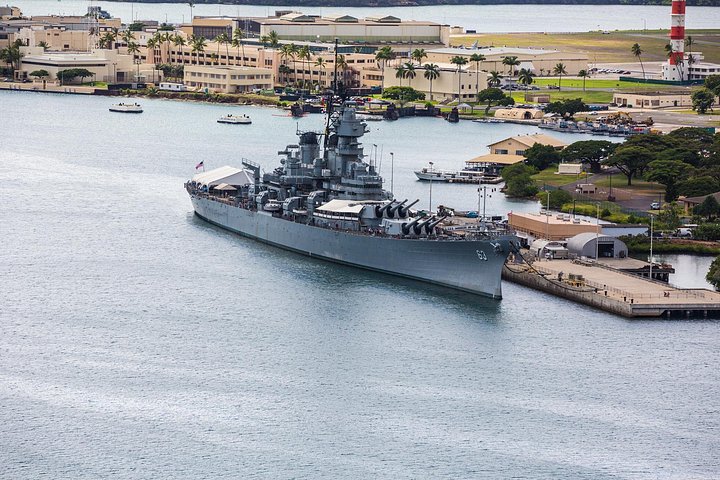 Pearl Harbor, USS Arizona Memorial and Honolulu Deluxe Coach Tour, photo 4 of 10