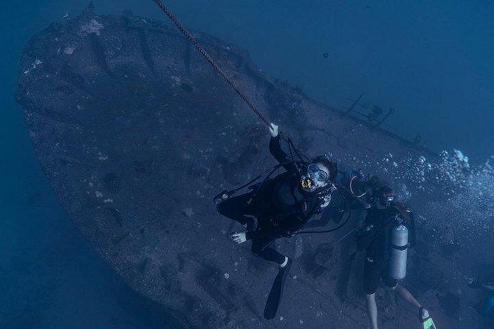 Certified Divers: Best 2-Tank Wrecks and Reef Boat Dive All Inclusive From Waikiki, photo 4 of 9