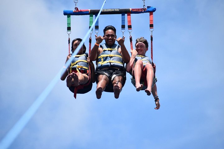 Waikiki Parasailing in Hawaii from Oahu, photo 8 of 10