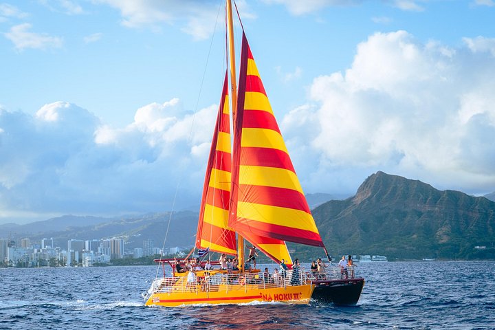 Honolulu Sunset Sail from Kewalo Harbor Including Drinks, photo 5 of 10