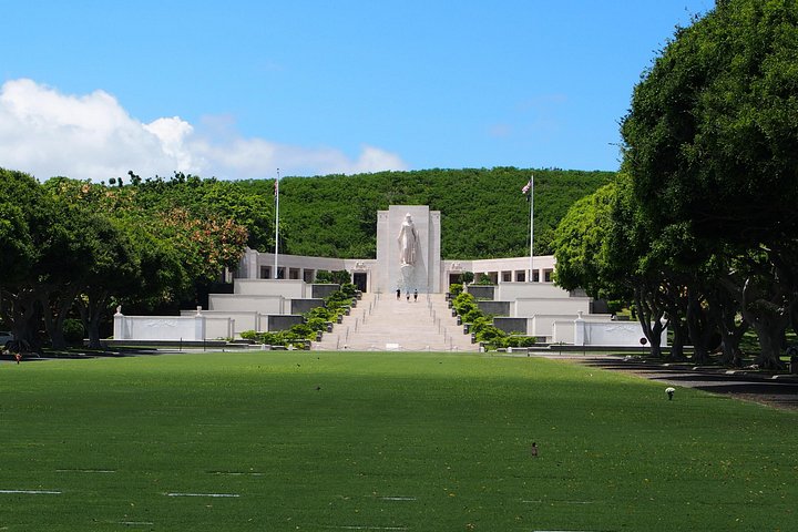 Pearl Harbor, USS Arizona Memorial and Honolulu Deluxe Coach Tour, photo 9 of 10