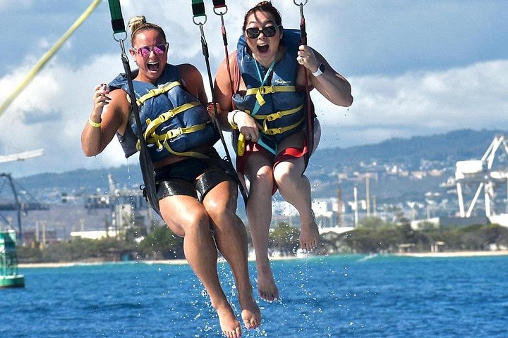 Parasailing in Waikiki from Oahu Hawaii, photo 6 of 10