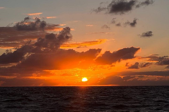 Waikiki Beach Sunset Sail on Ke Kai Catamaran, photo 7 of 10