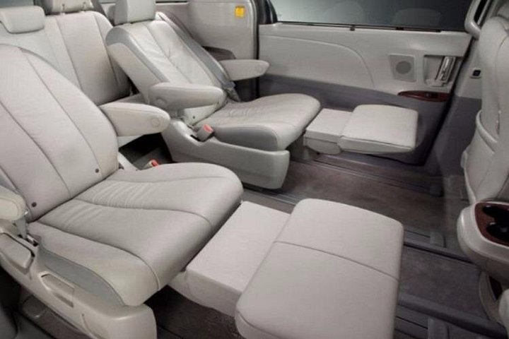 Honolulu Airport and Waikiki Hotels Private Transfer by Minivan, up to 5, photo 5 of 10