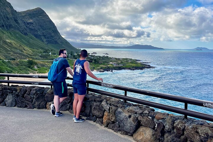 Oahu Day Tour with Waterfalls Food Trucks and Lookout Points, photo 5 of 10