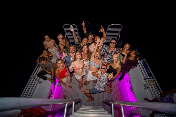 Premier Waikiki Sunset Party Cruise with a Live DJ and Full Bar, photo 5 of 10