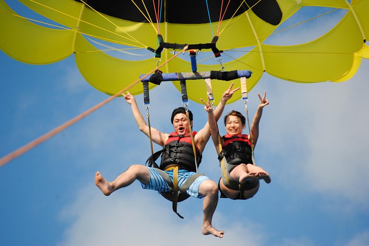 Maunalua Bay Higher Flyer Parasailing Adventure, photo 2 of 7