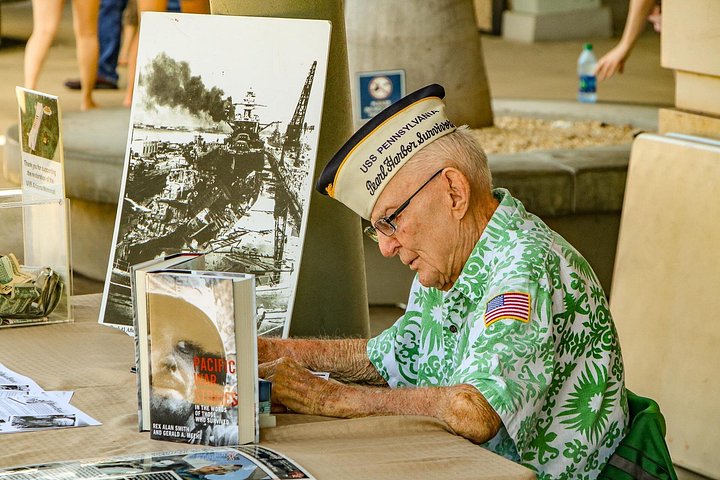 Pearl Harbor: USS Arizona Memorial and USS Missouri Battleship Tour from Waikiki, photo 7 of 8