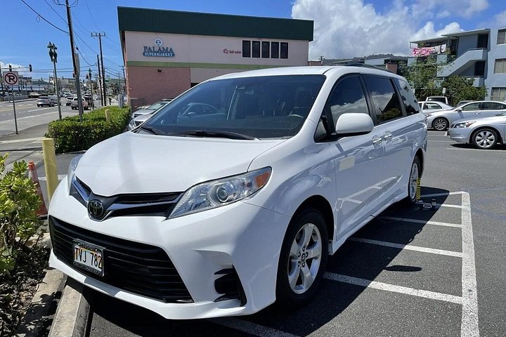 Honolulu Private Airport Transfer, Arrival with Lei or Departure, photo 6 of 7