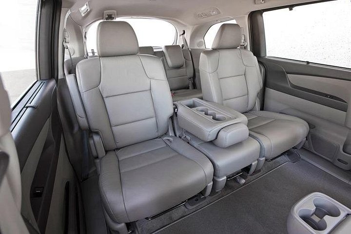 Honolulu Airport and Waikiki Hotels Private Transfer by Minivan, up to 5, photo 9 of 10
