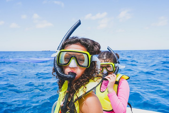 Waikiki Catamaran Snorkel with Lunch: Turtles Guaranteed, photo 3 of 10